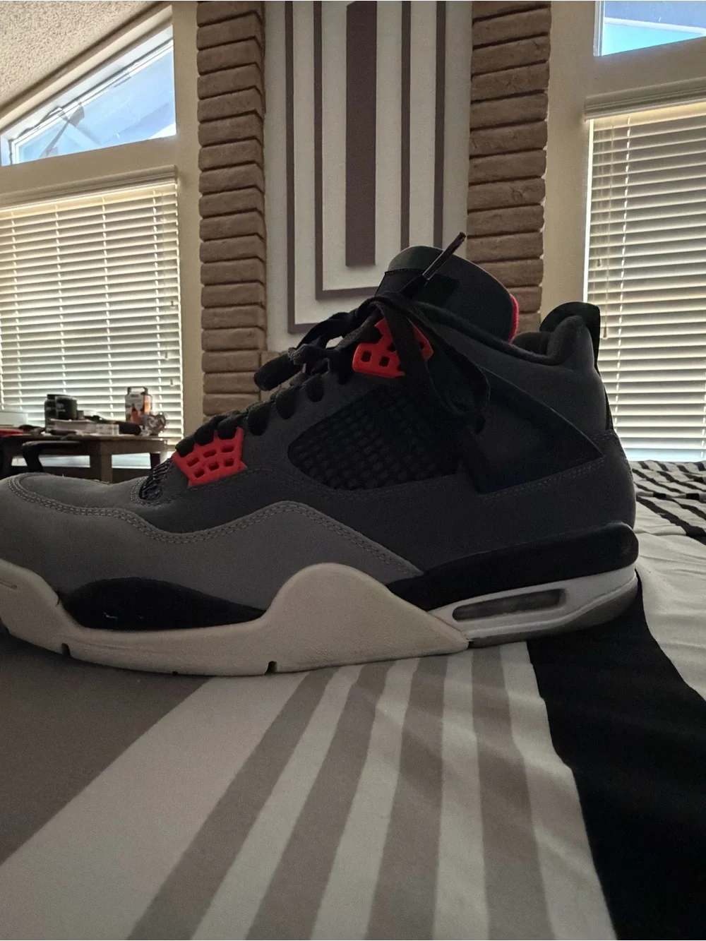 Men’s Jordan 4 Retro Infared, Size 10